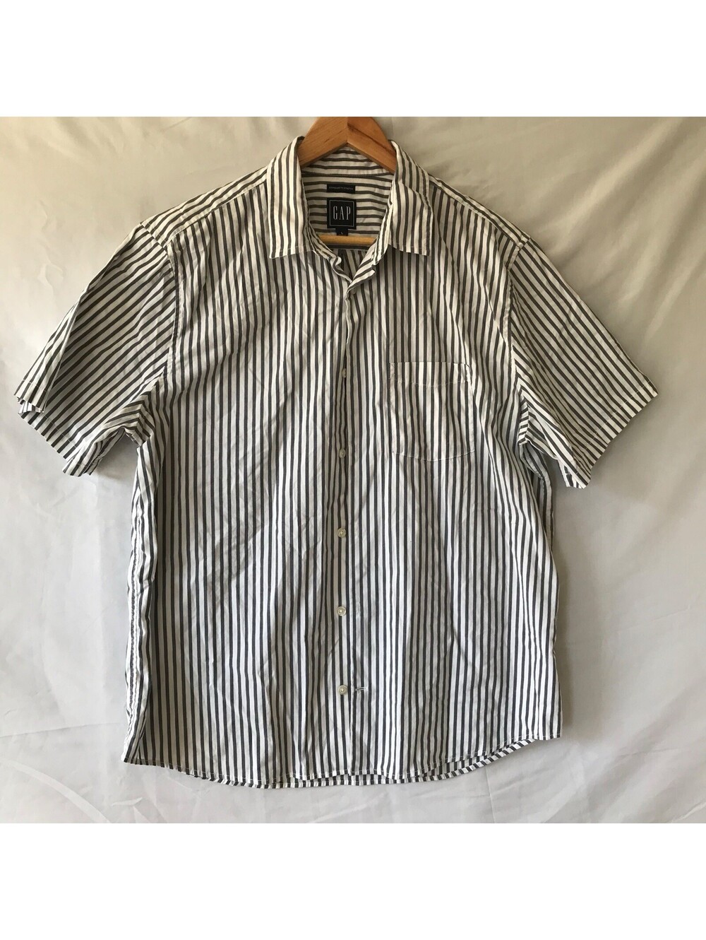 GAP Shirt Mens L Gray White Striped Standard Fit Stretch Short Sleeve Pocket